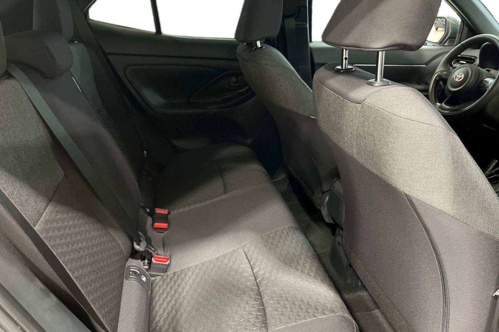 TOYOTA Yaris Cross 16