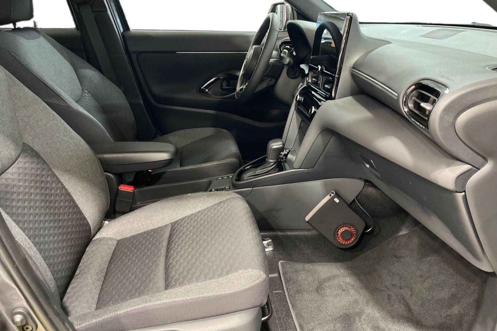 TOYOTA Yaris Cross 17