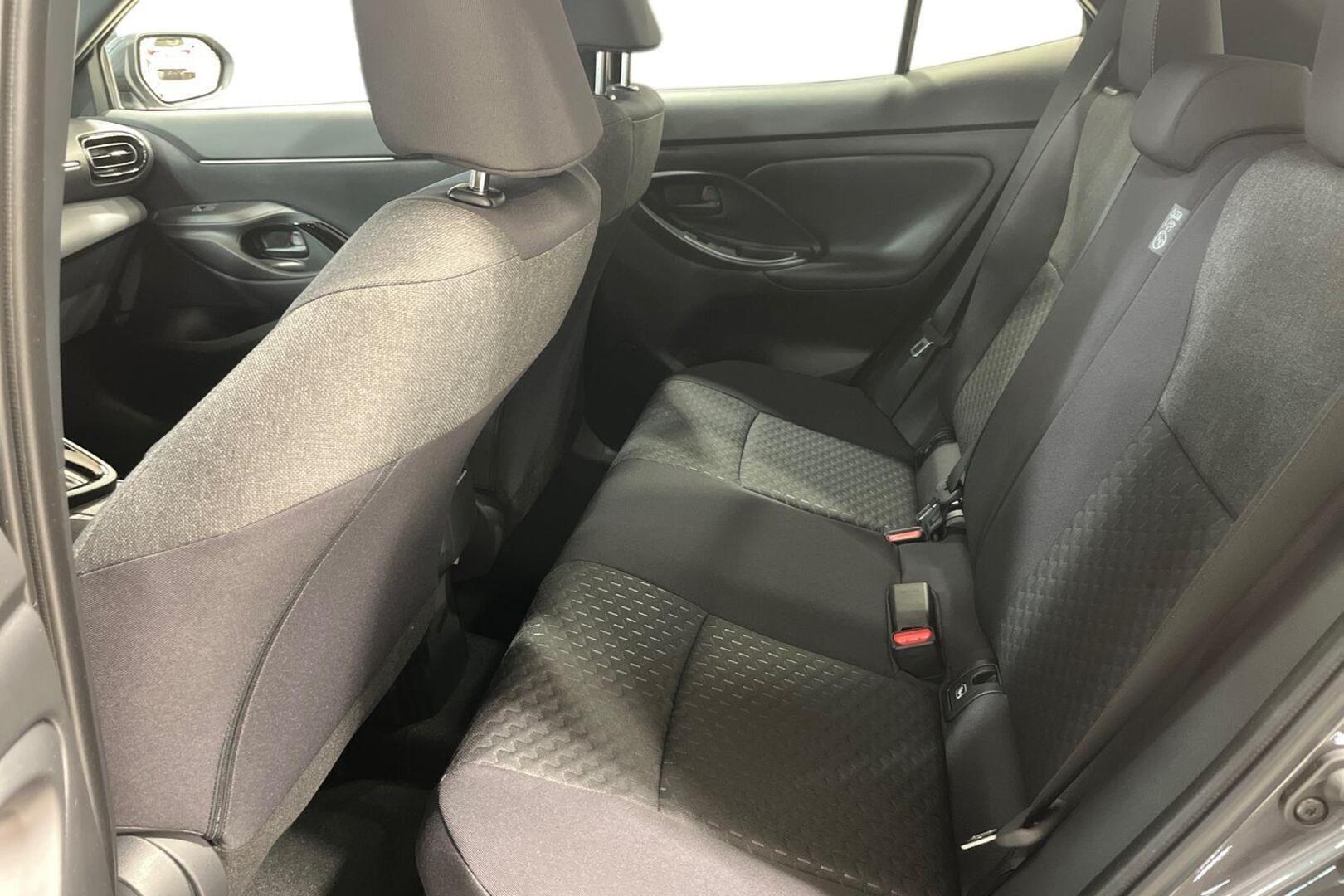 TOYOTA Yaris Cross 9