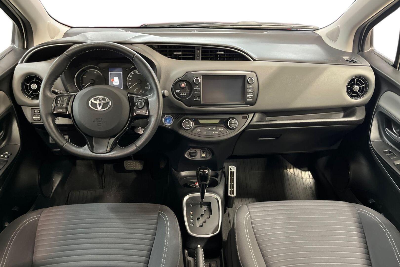 TOYOTA Yaris 10