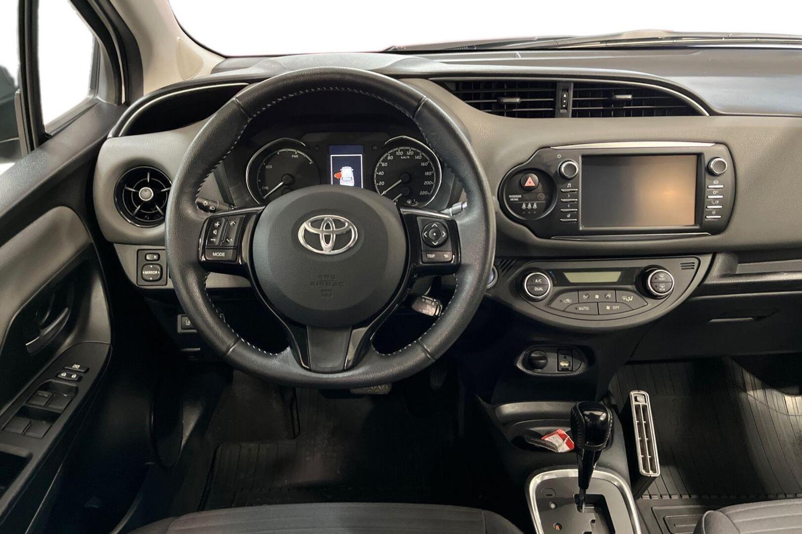 TOYOTA Yaris 11