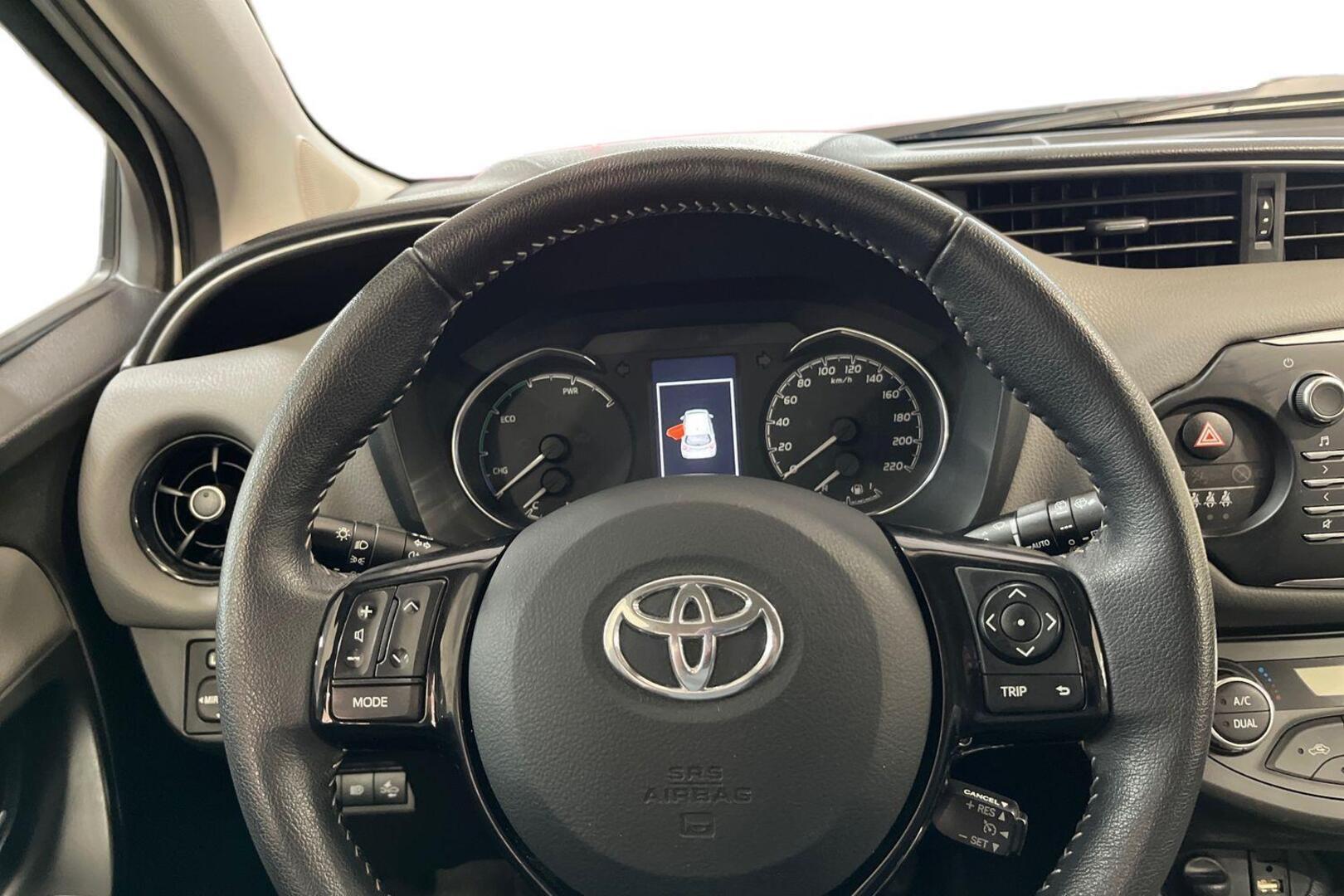 TOYOTA Yaris 12