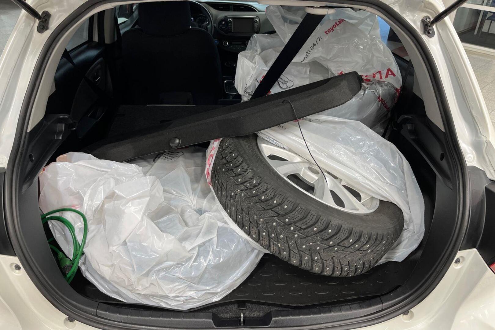 TOYOTA Yaris 15