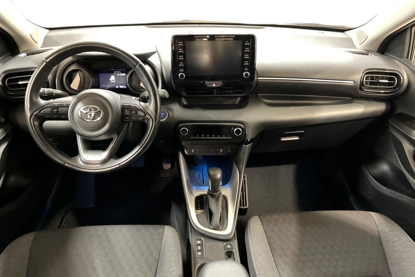 TOYOTA Yaris 10