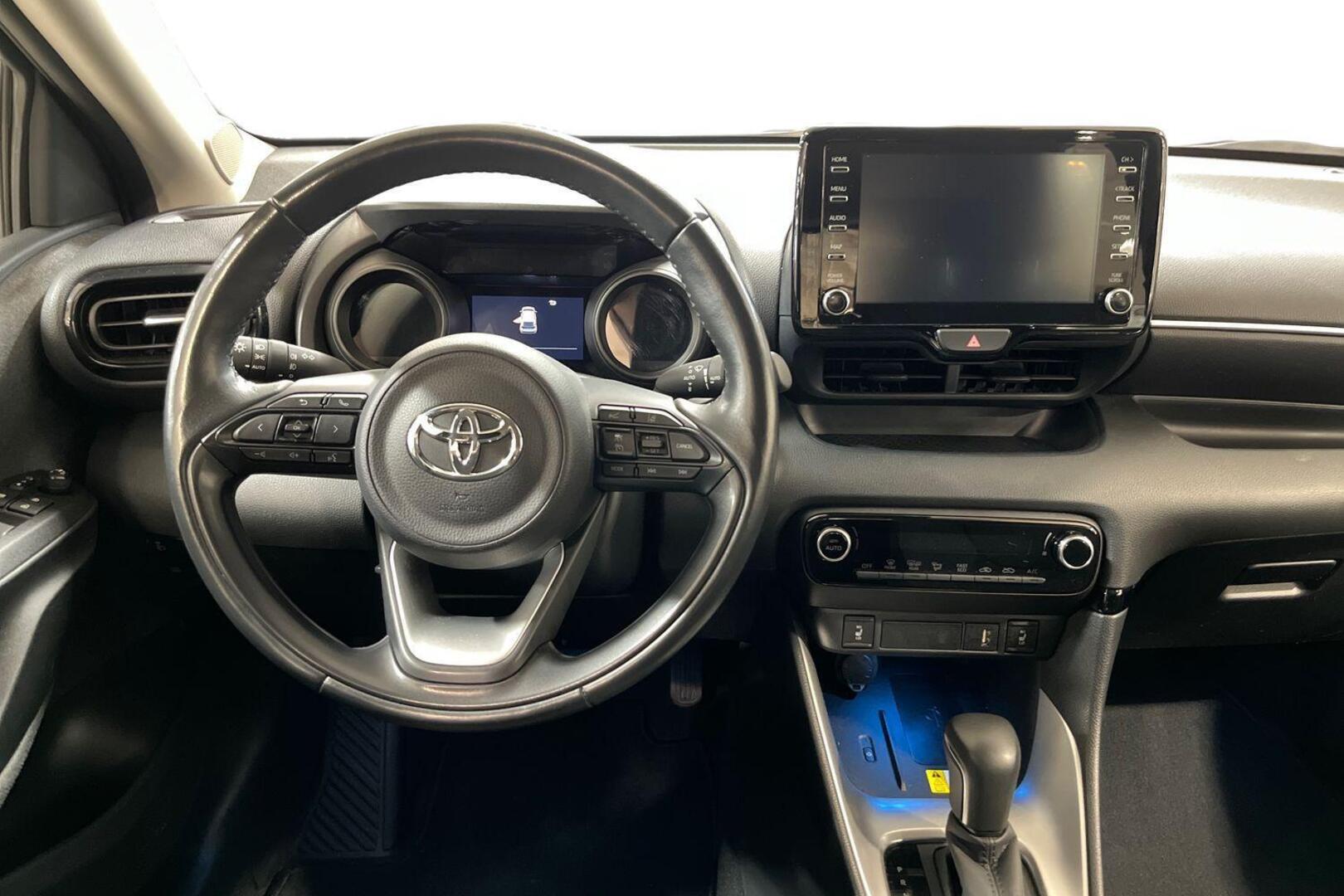 TOYOTA Yaris 11