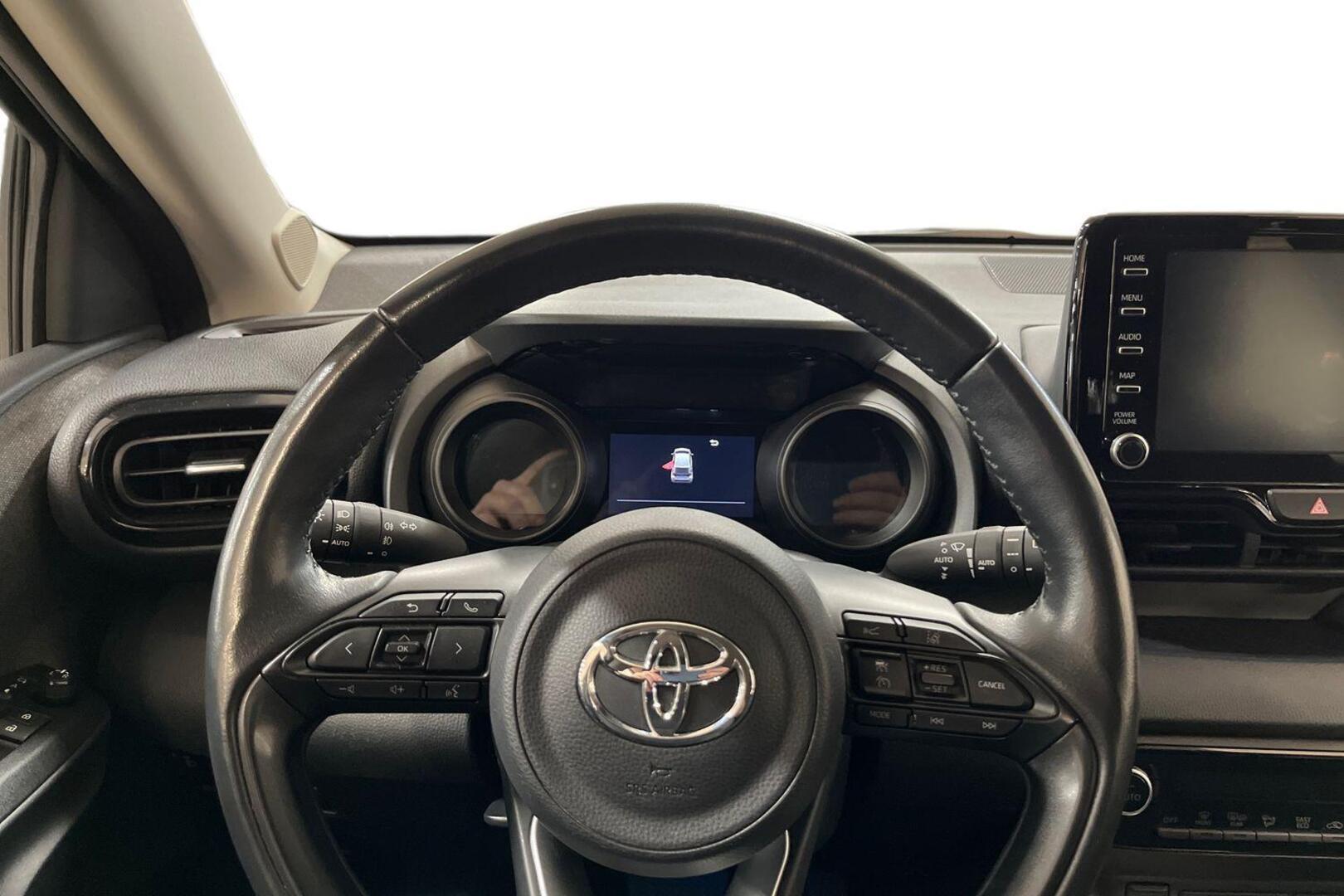TOYOTA Yaris 12