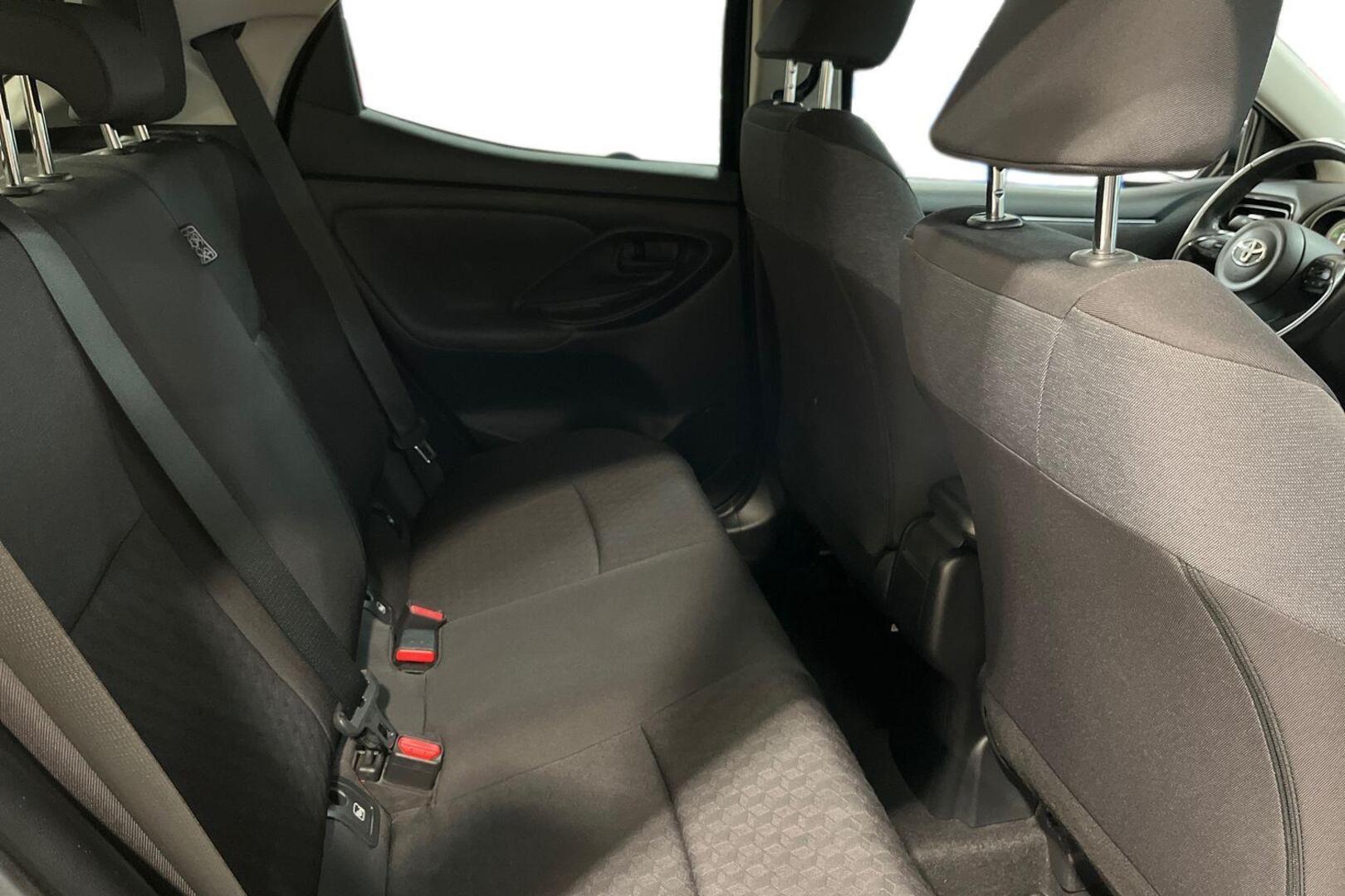 TOYOTA Yaris 16