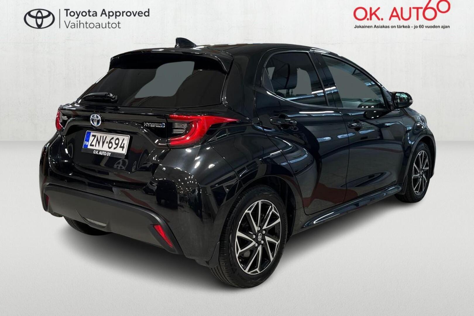 TOYOTA Yaris 5