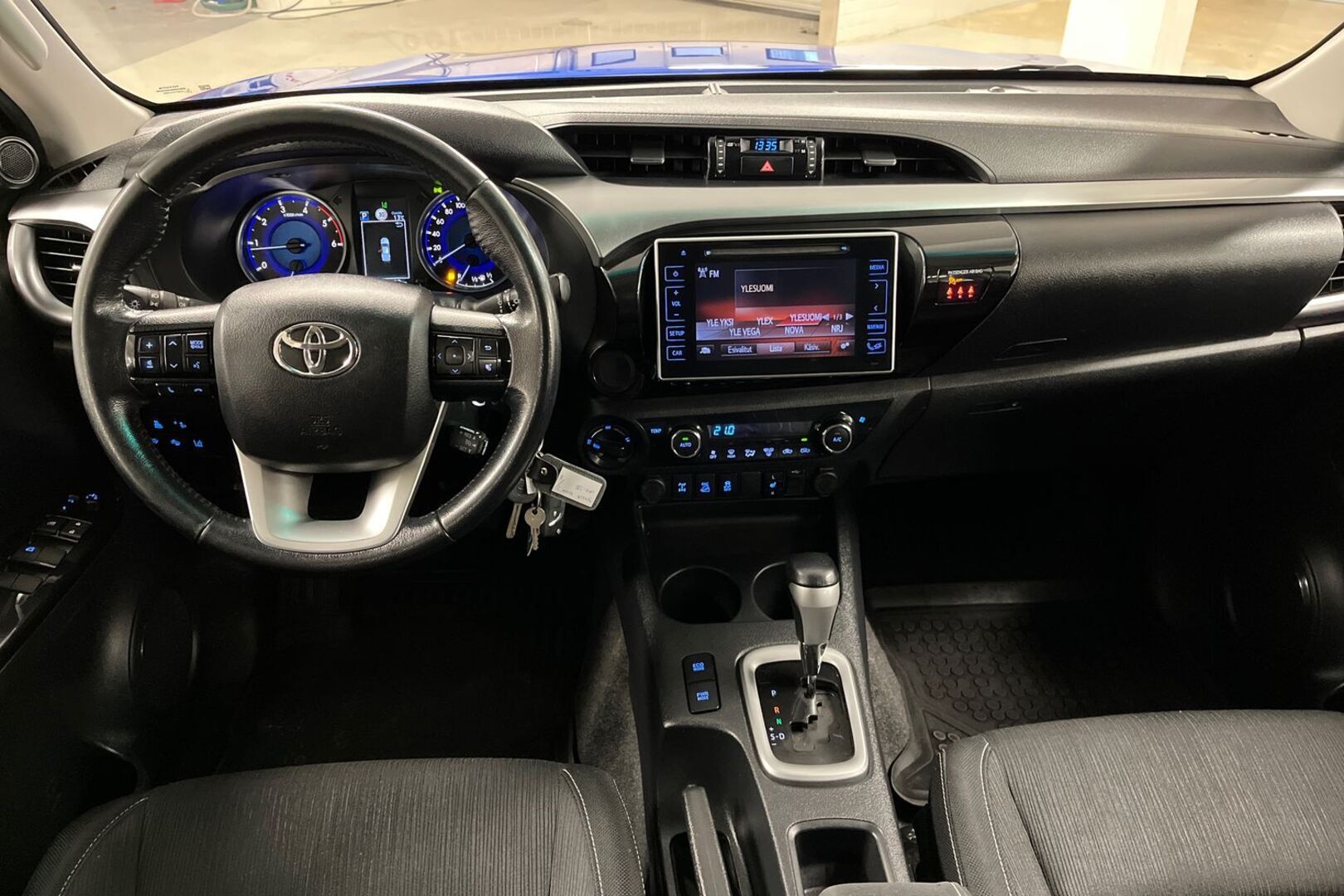 TOYOTA HILUX 10