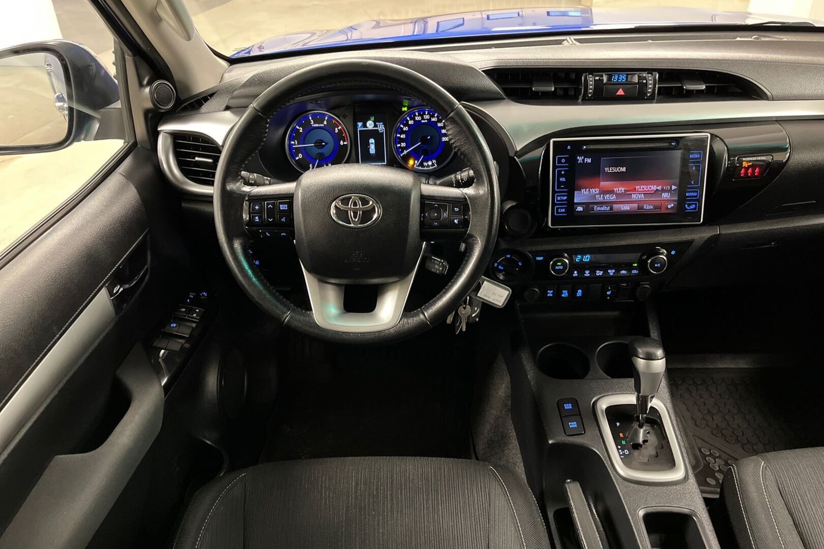 TOYOTA HILUX 11
