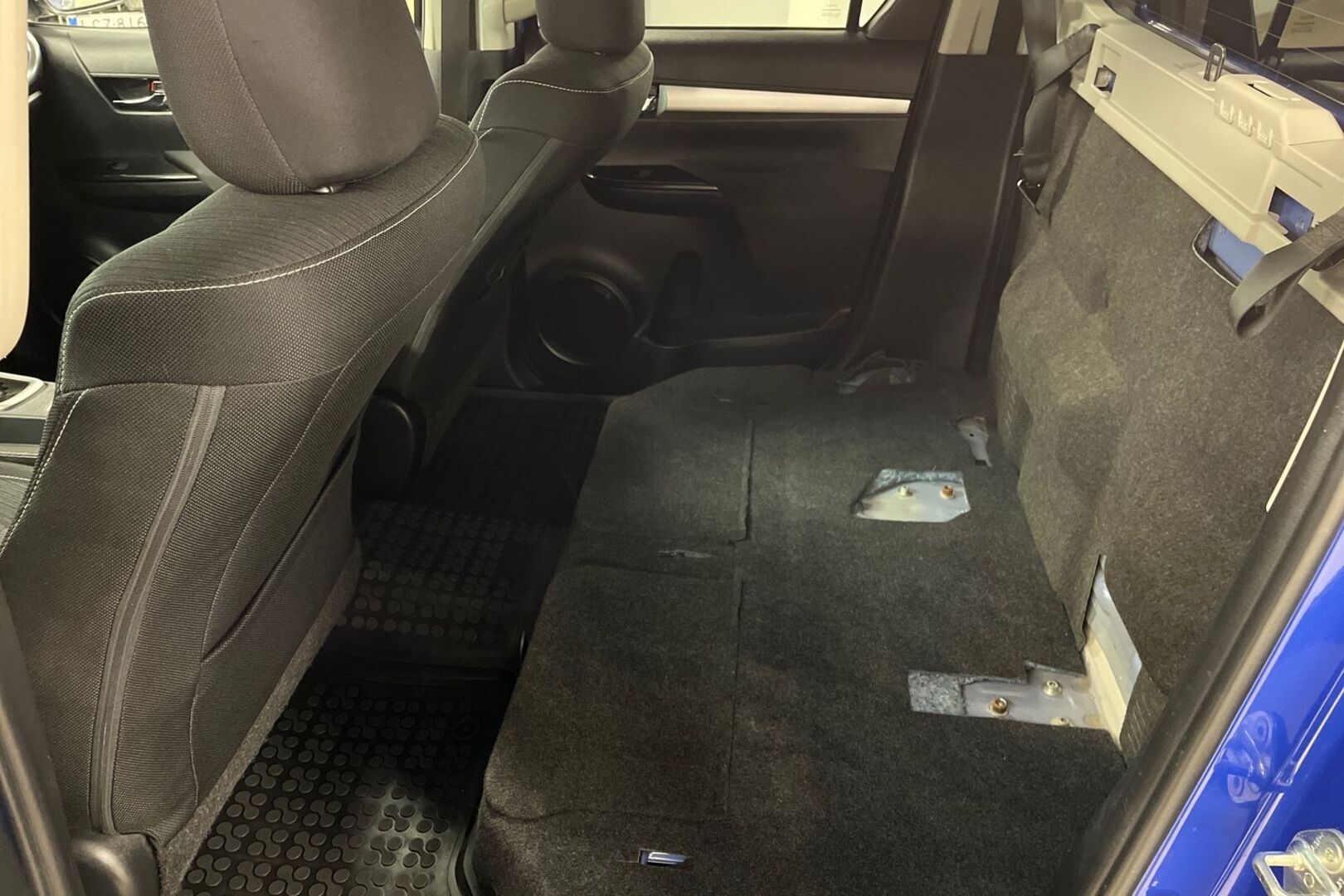 TOYOTA HILUX 9
