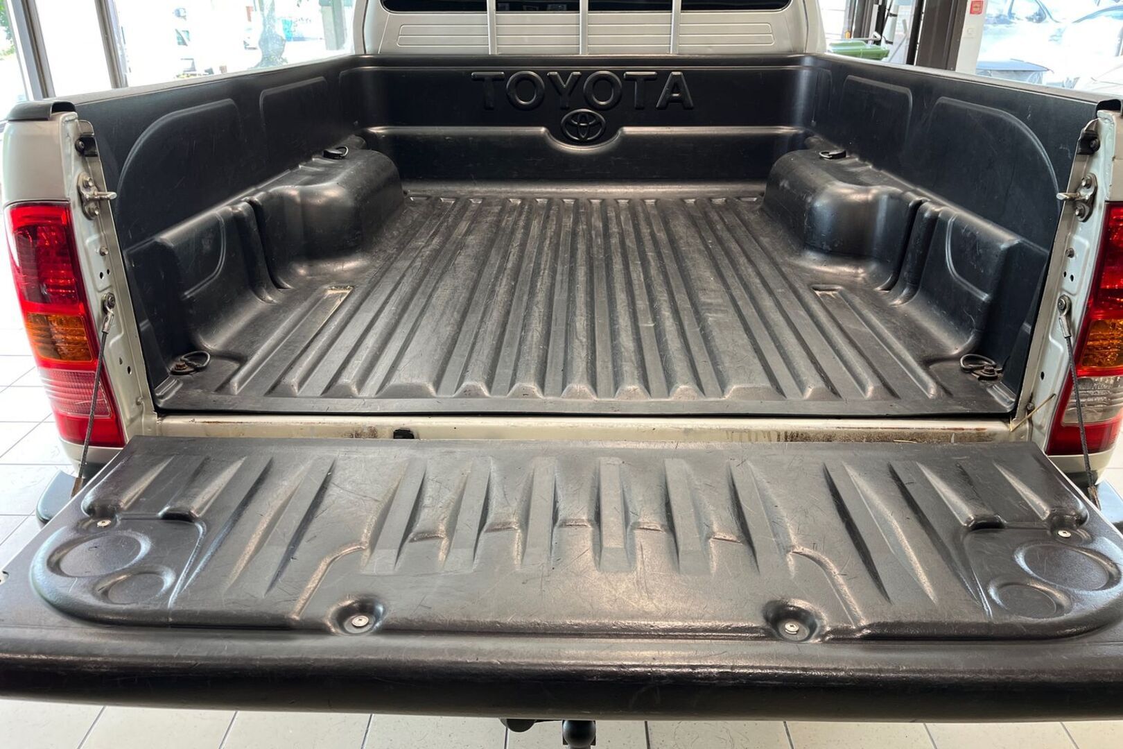TOYOTA Hilux 11