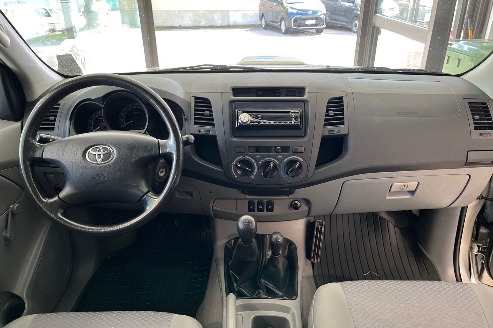 TOYOTA Hilux 26
