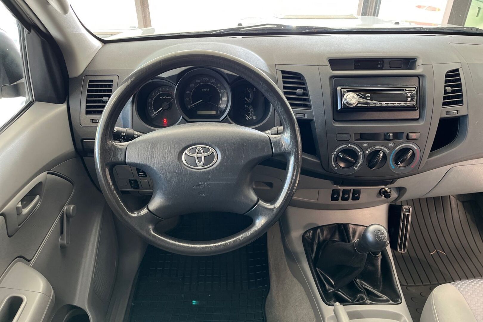 TOYOTA Hilux 27