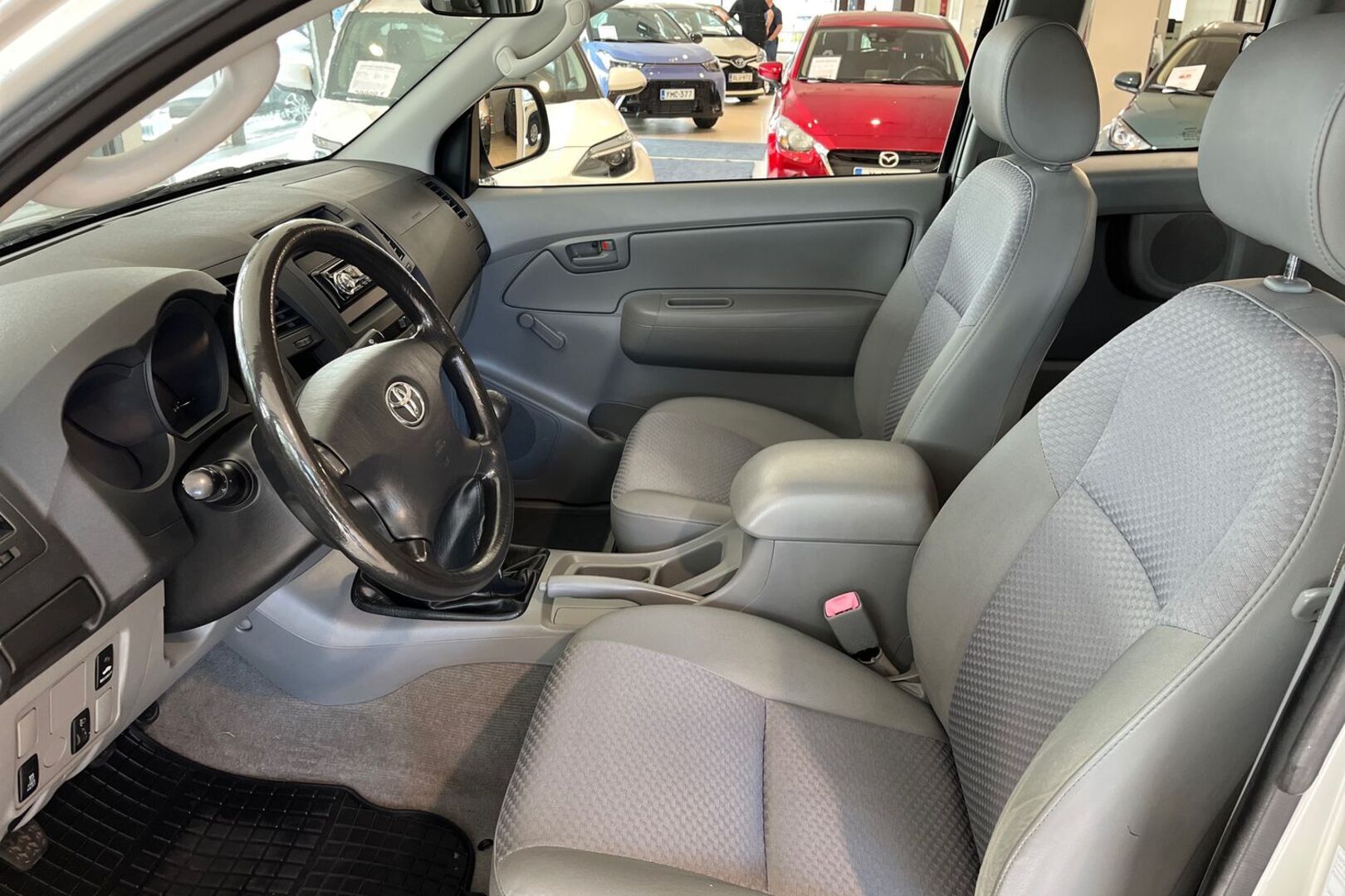 TOYOTA Hilux 8