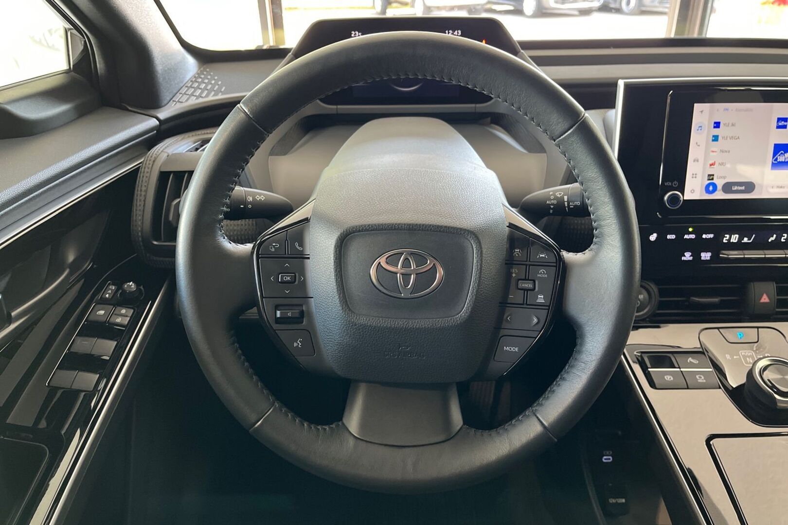 TOYOTA bZ4X 12