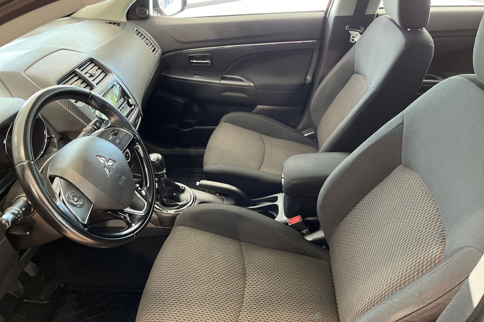 MITSUBISHI ASX 8