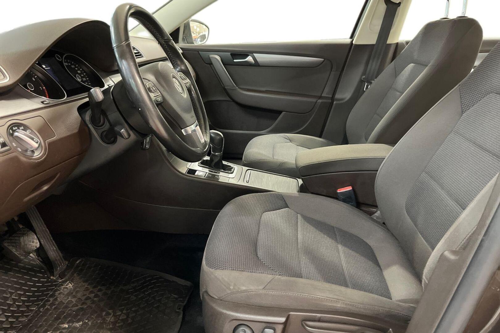 VOLKSWAGEN Passat 8