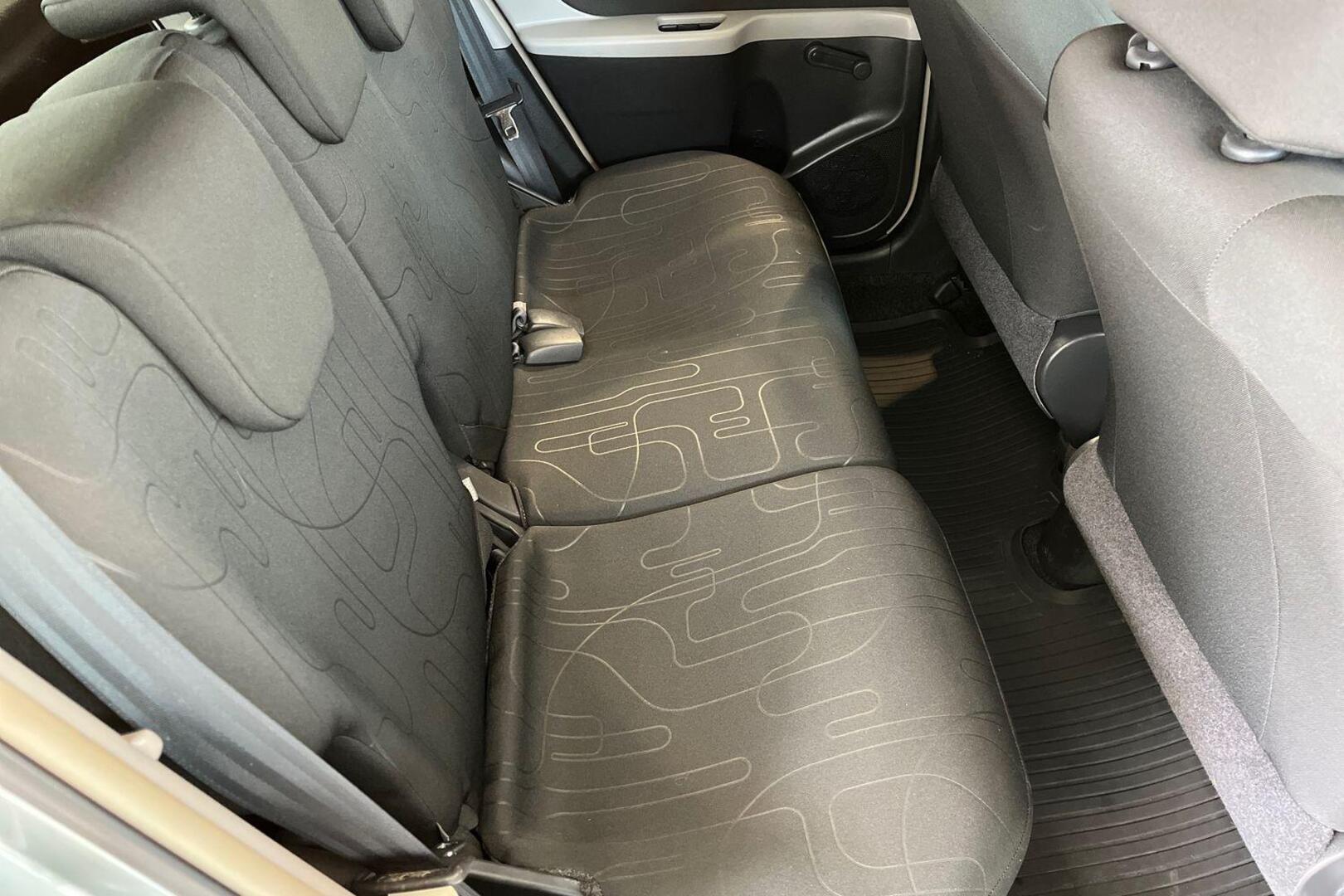 TOYOTA Yaris 16
