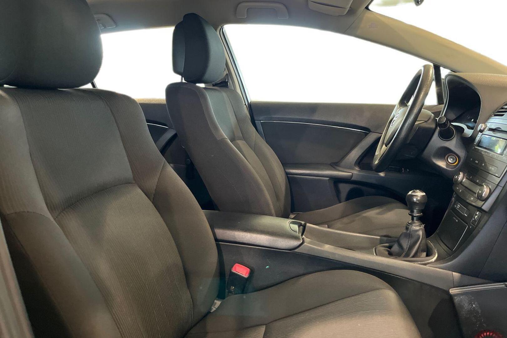TOYOTA Avensis 17