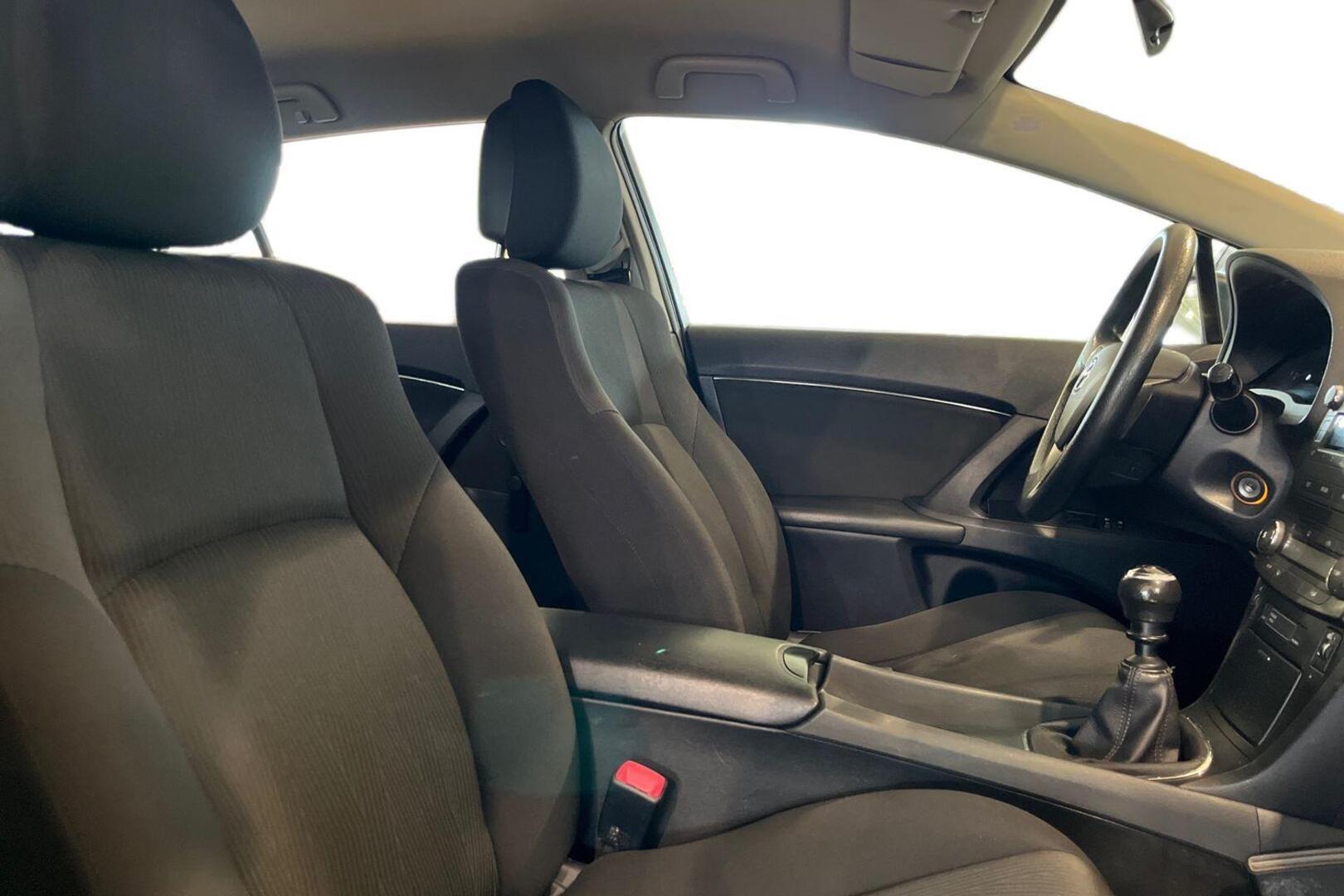 TOYOTA Avensis 9