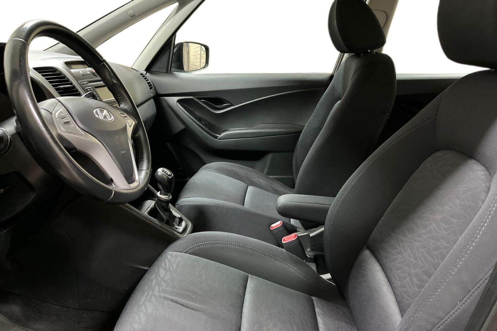 HYUNDAI ix20 8