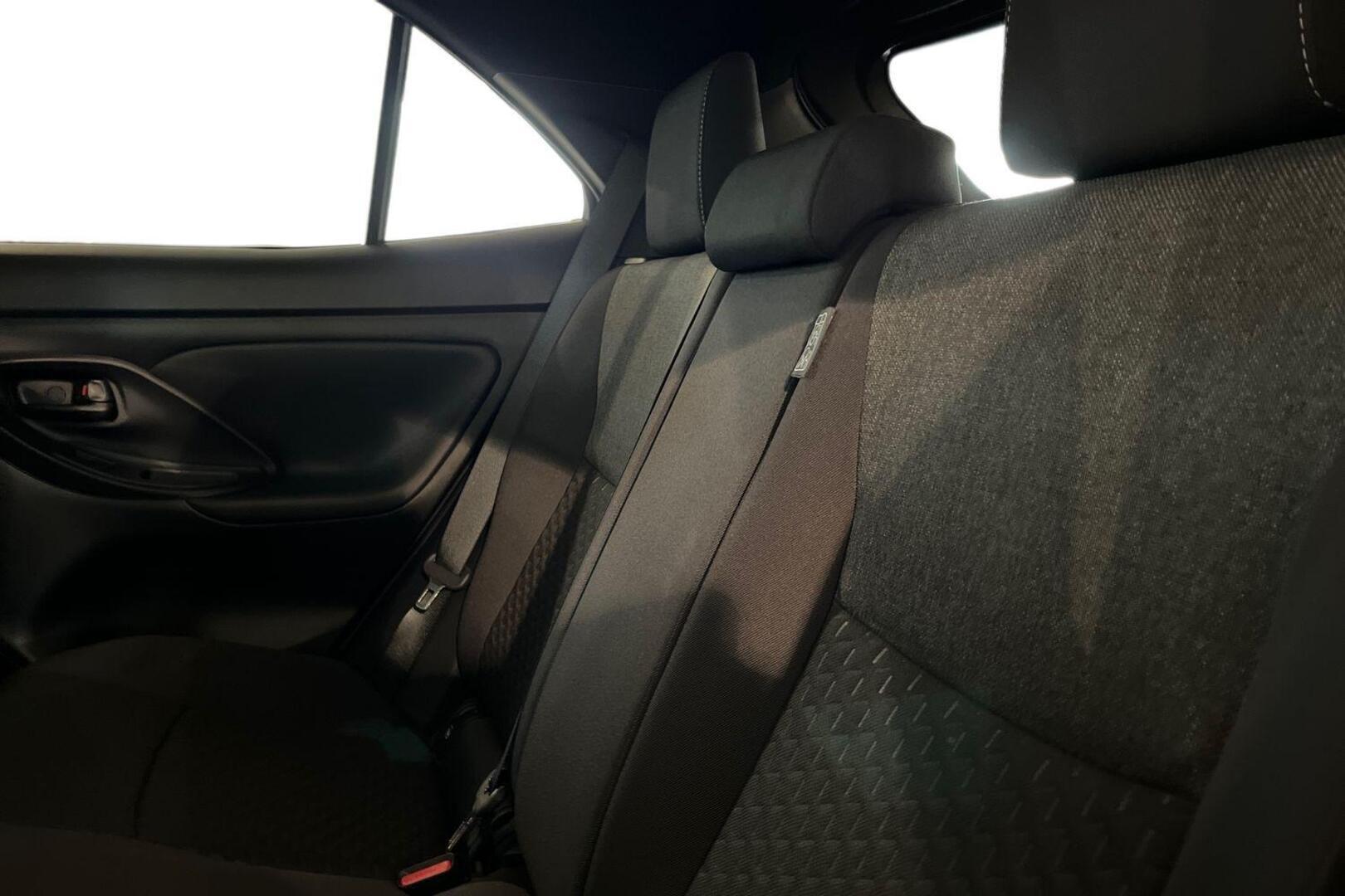 TOYOTA Yaris Cross 11