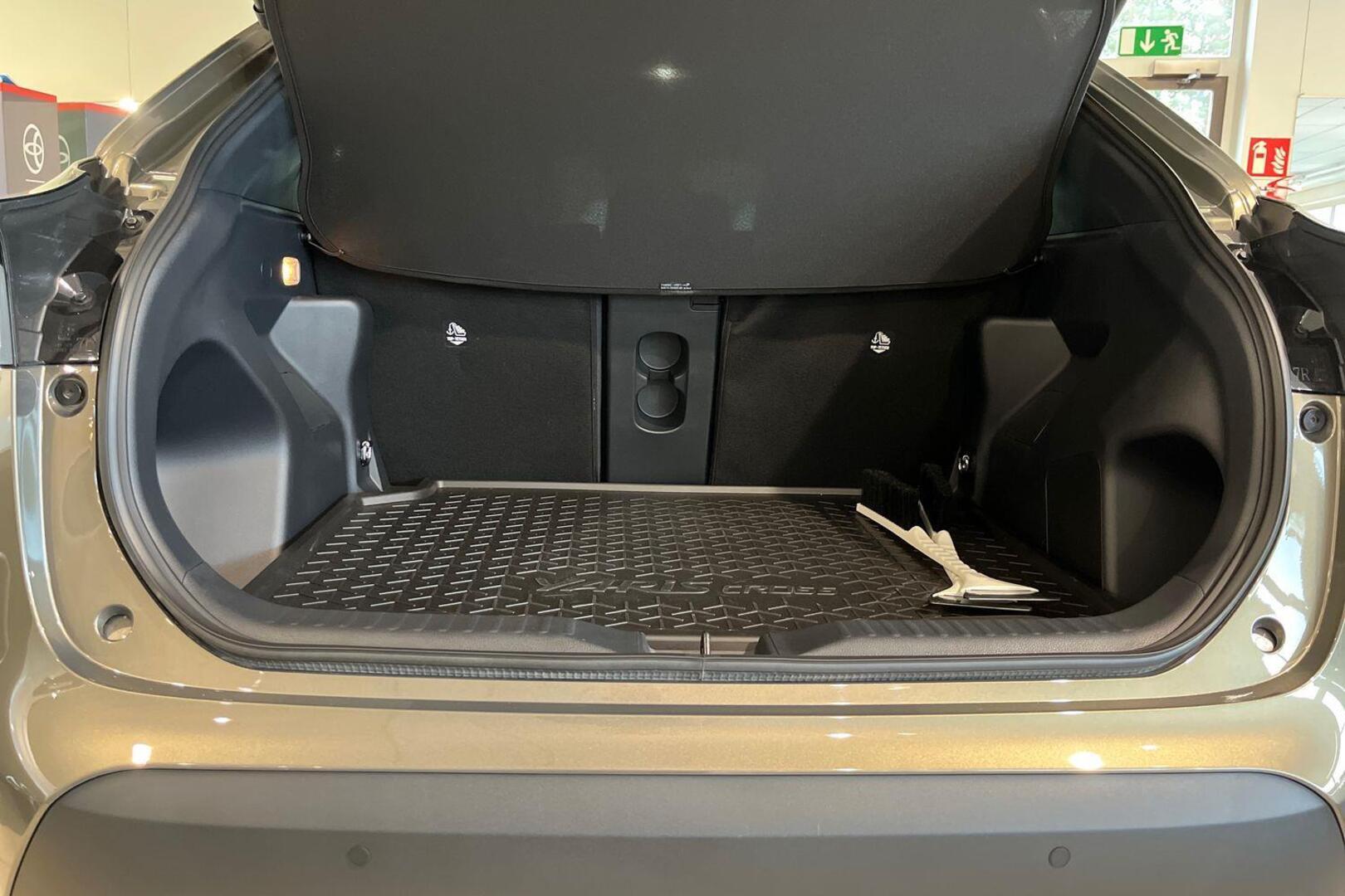 TOYOTA Yaris Cross 17