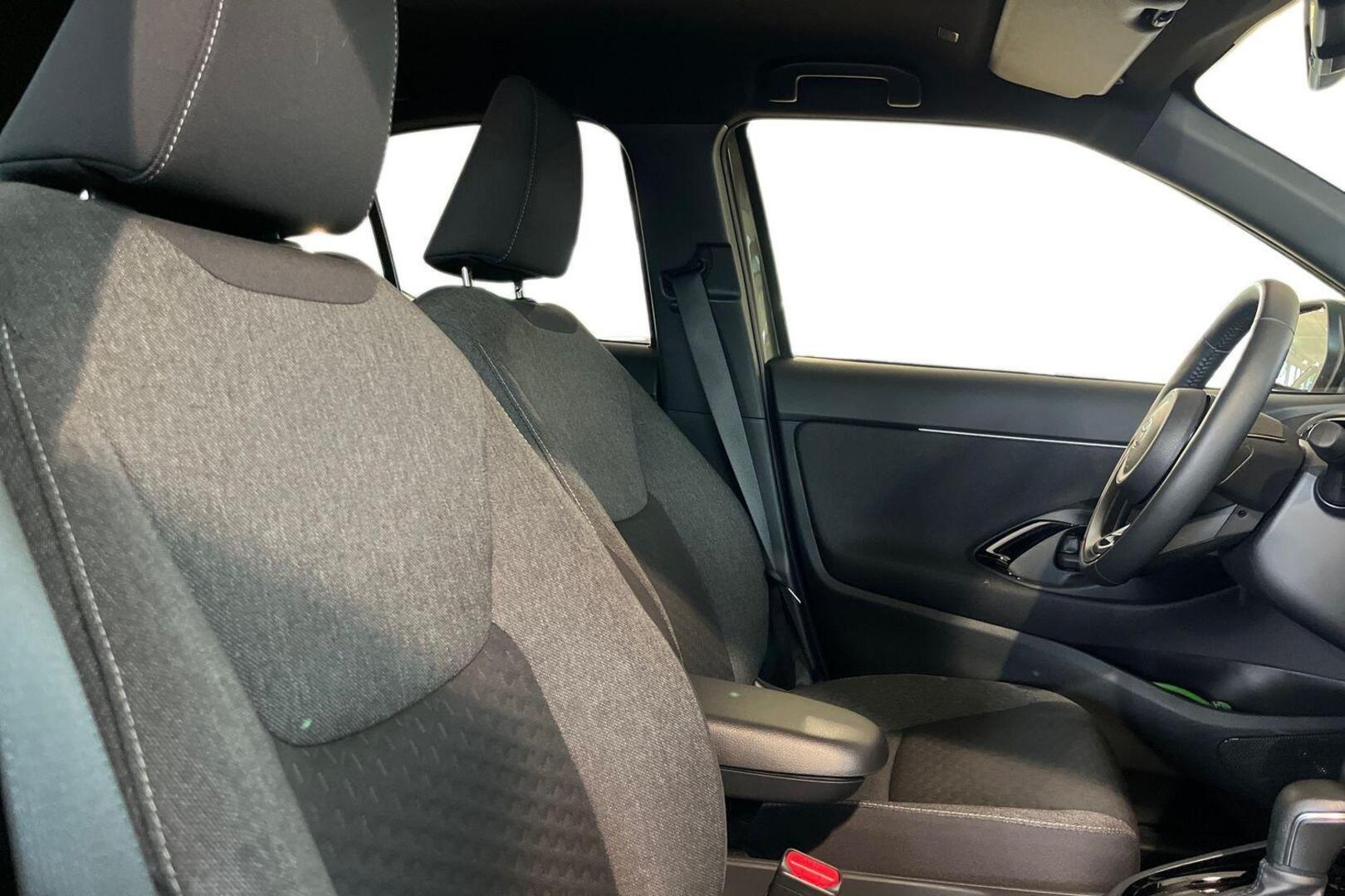 TOYOTA Yaris Cross 19