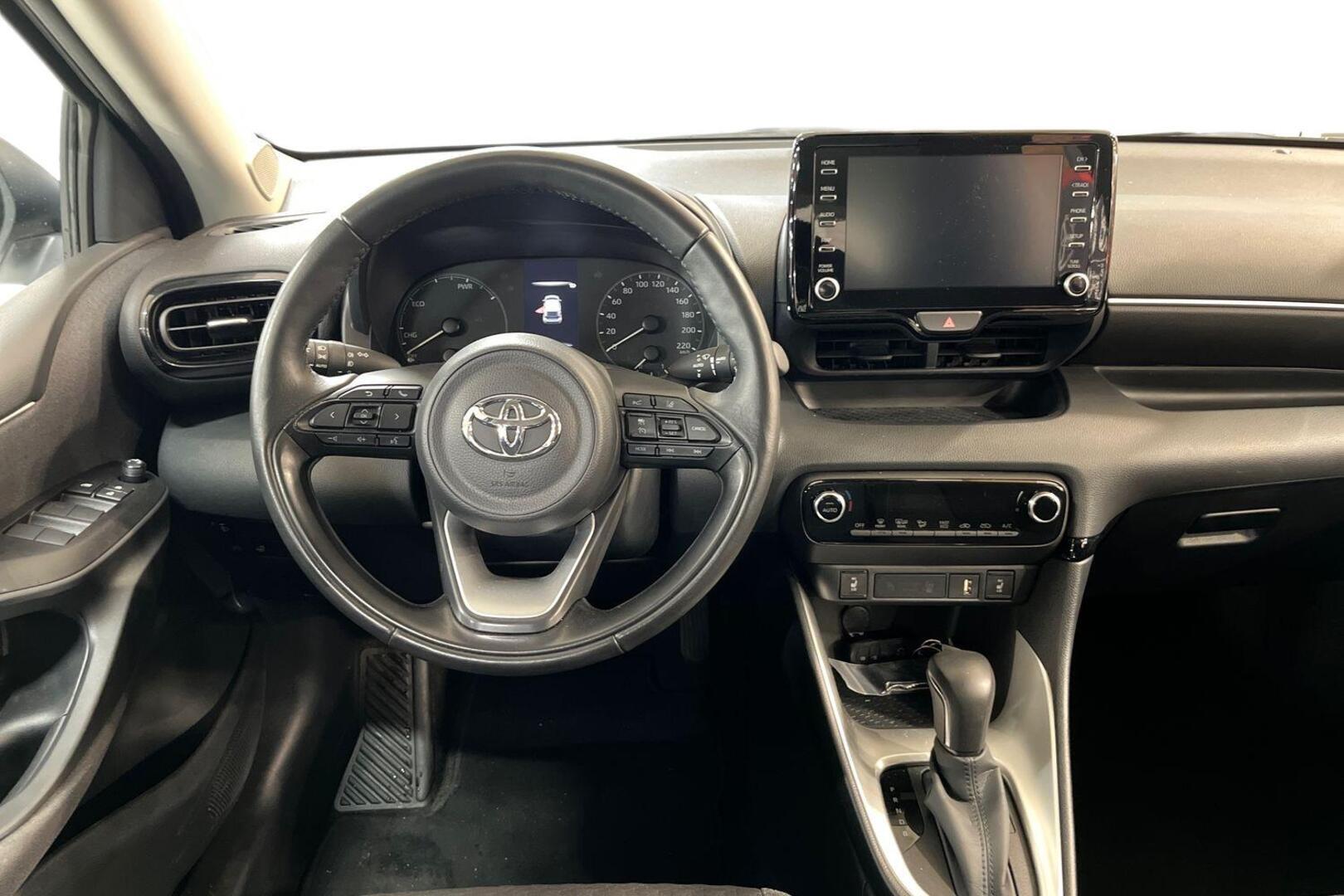 TOYOTA Yaris 12