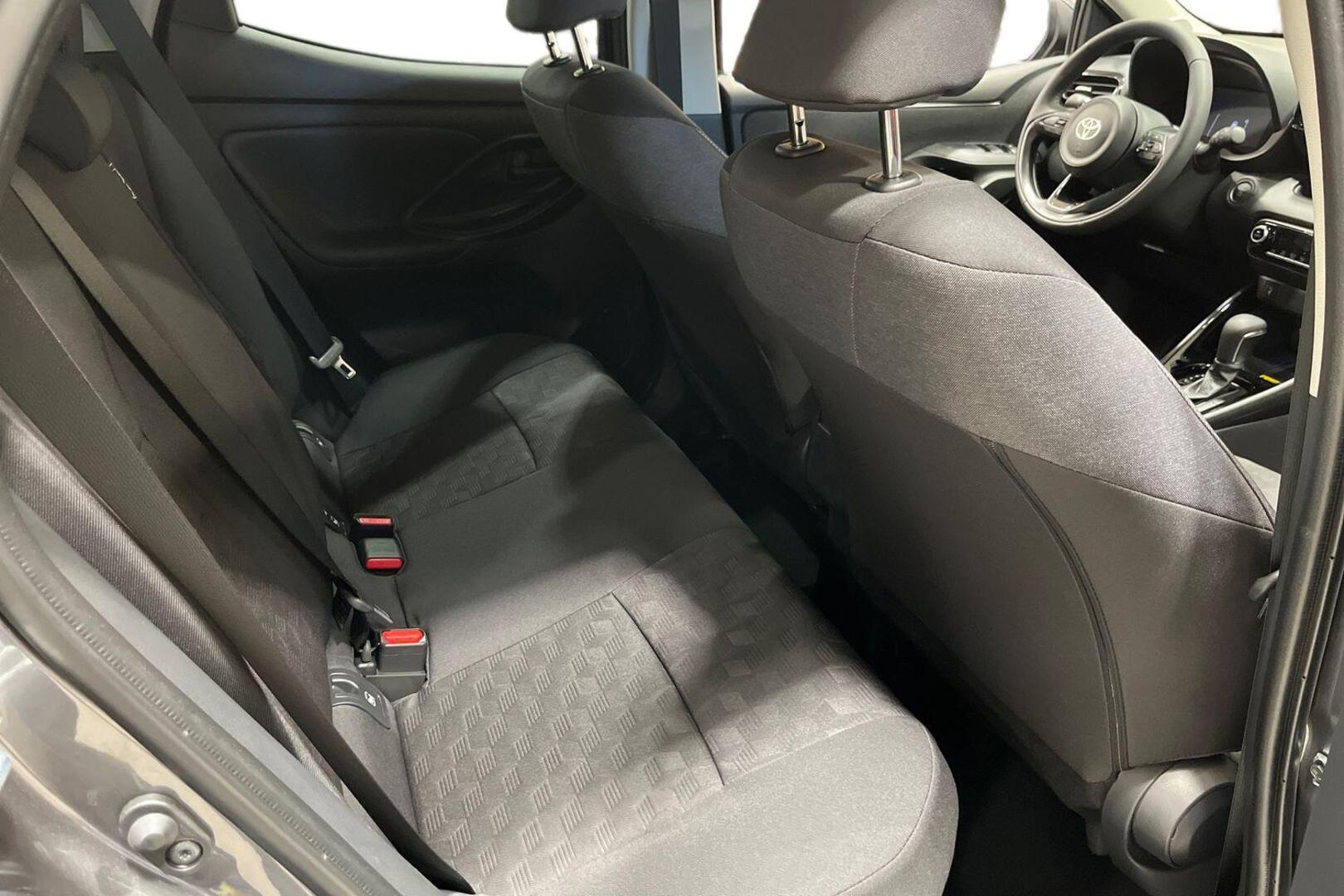 TOYOTA Yaris 13