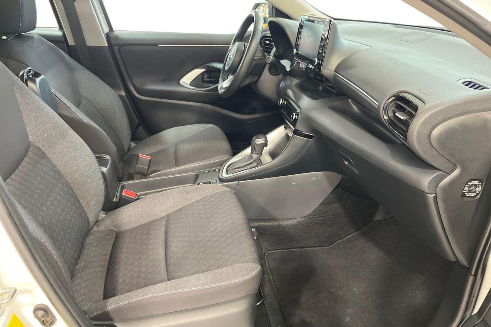 TOYOTA Yaris 14