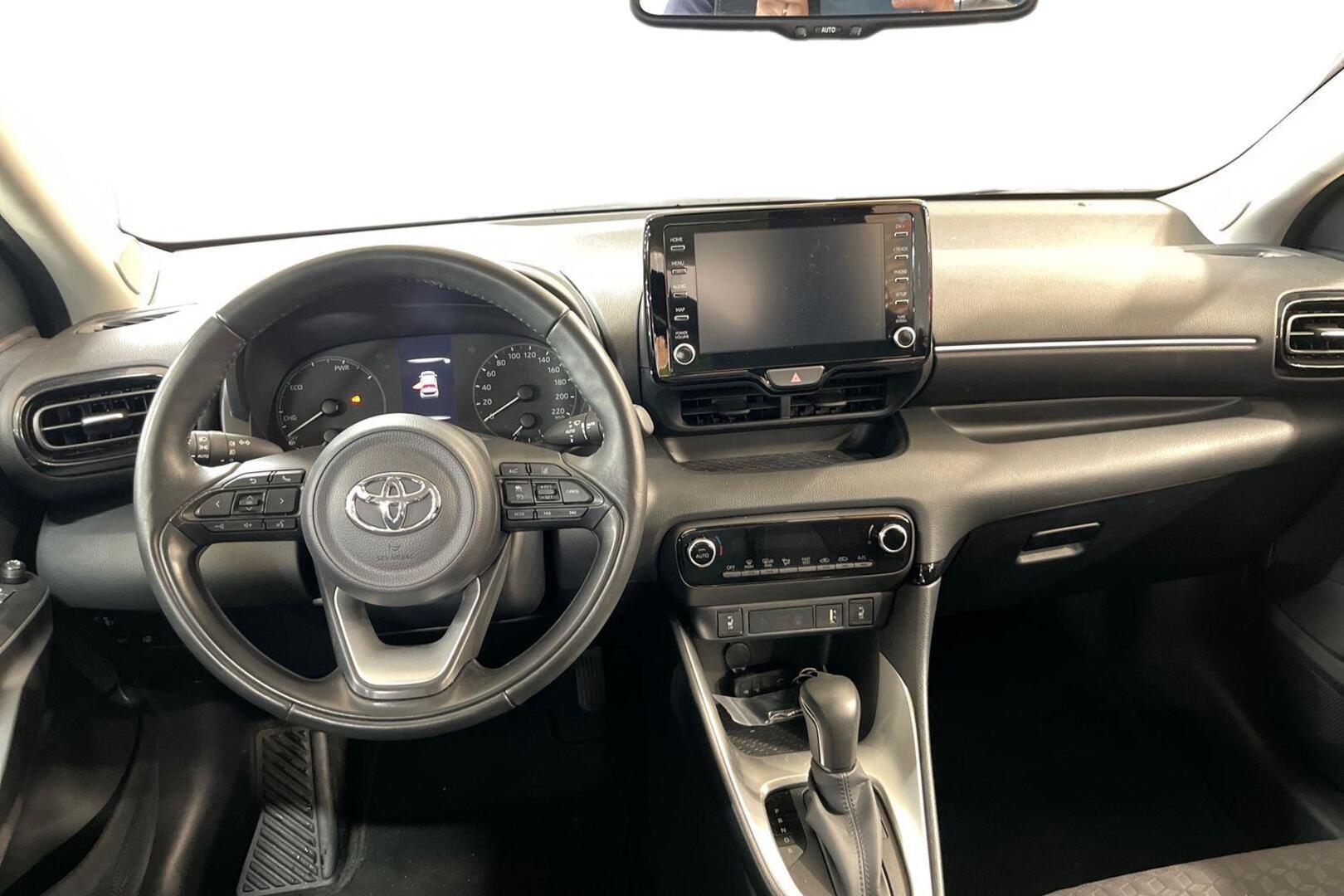 TOYOTA Yaris 9