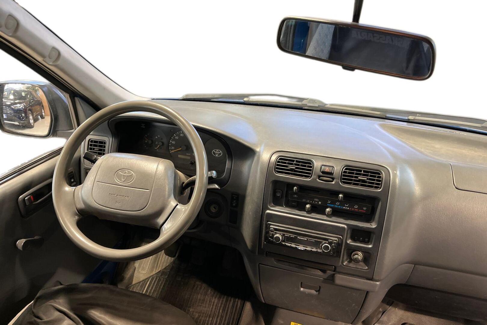 TOYOTA Hiace 10