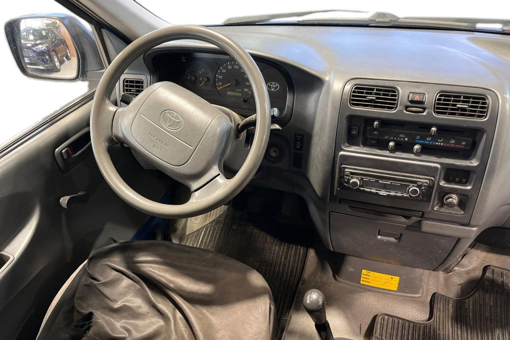 TOYOTA Hiace 11