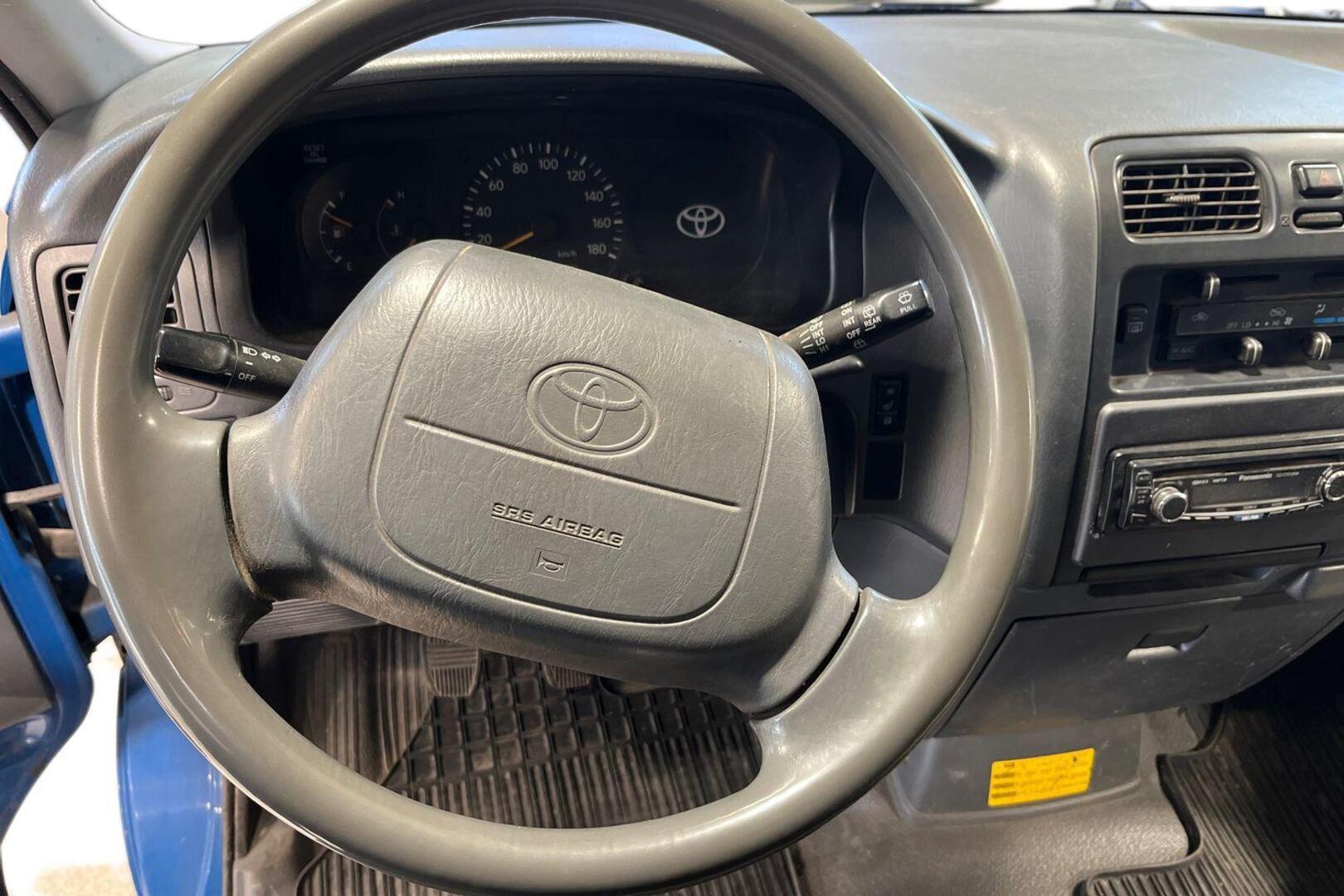 TOYOTA Hiace 12