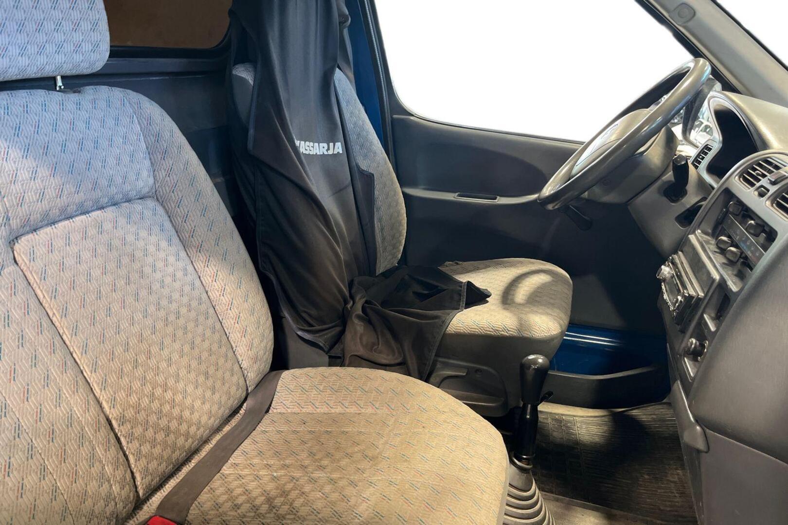 TOYOTA Hiace 17