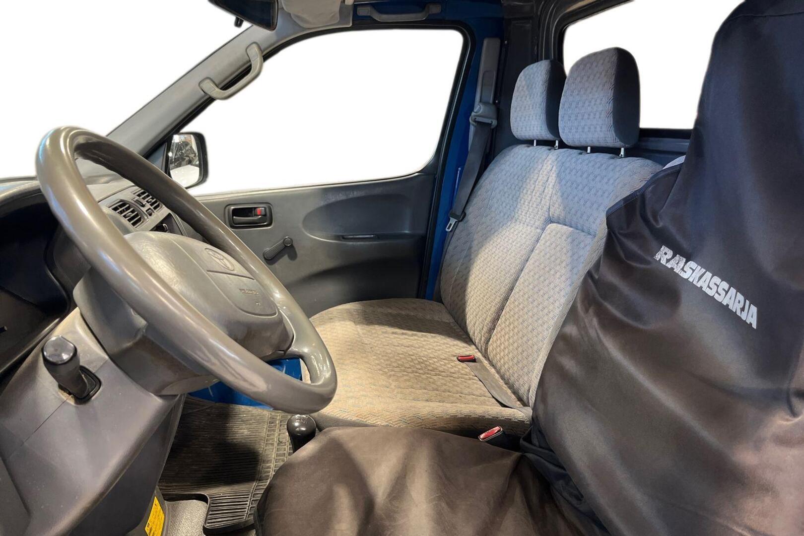 TOYOTA Hiace 8