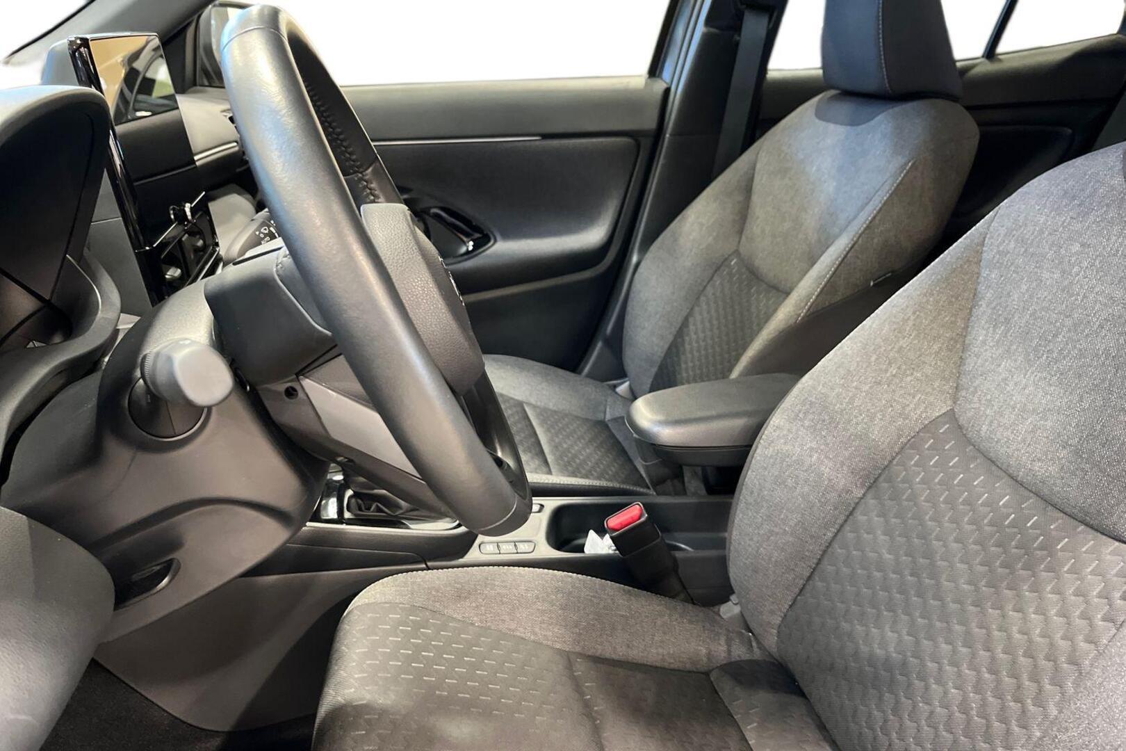 TOYOTA Yaris Cross 10