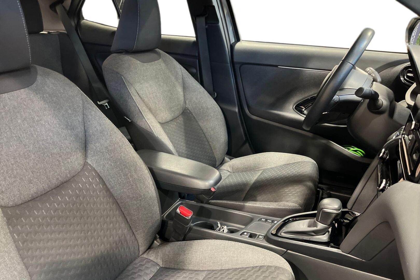 TOYOTA Yaris Cross 11