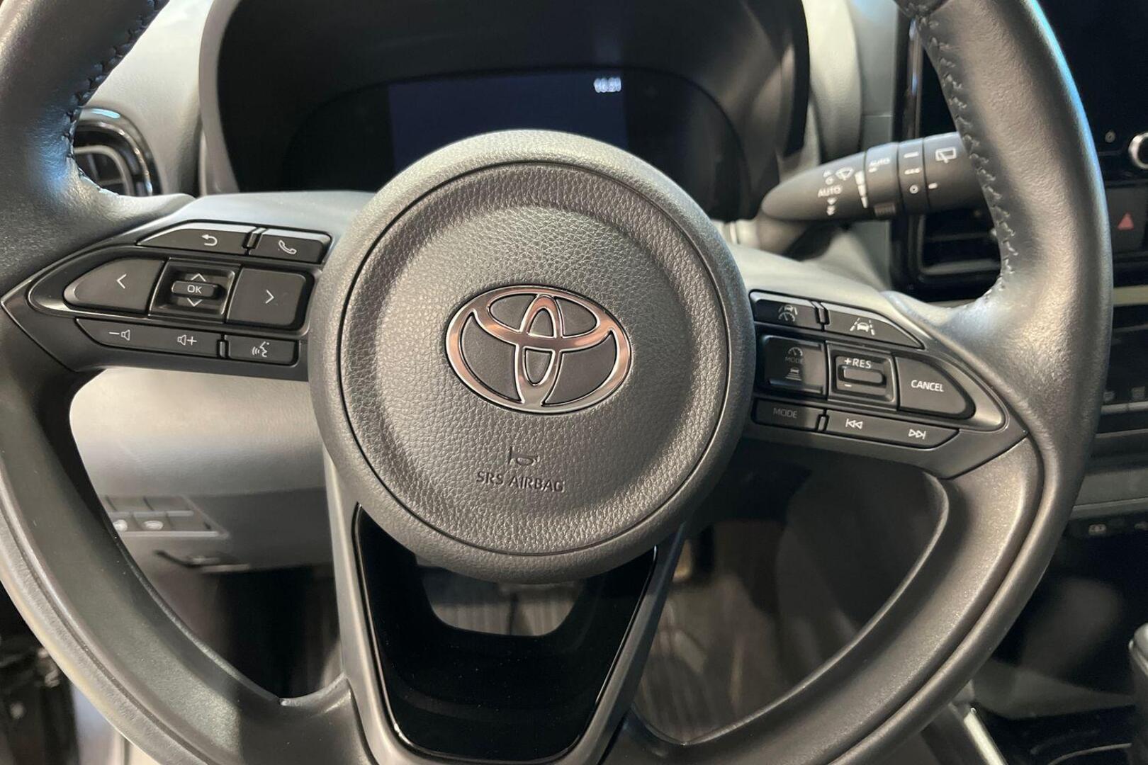 TOYOTA Yaris Cross 14