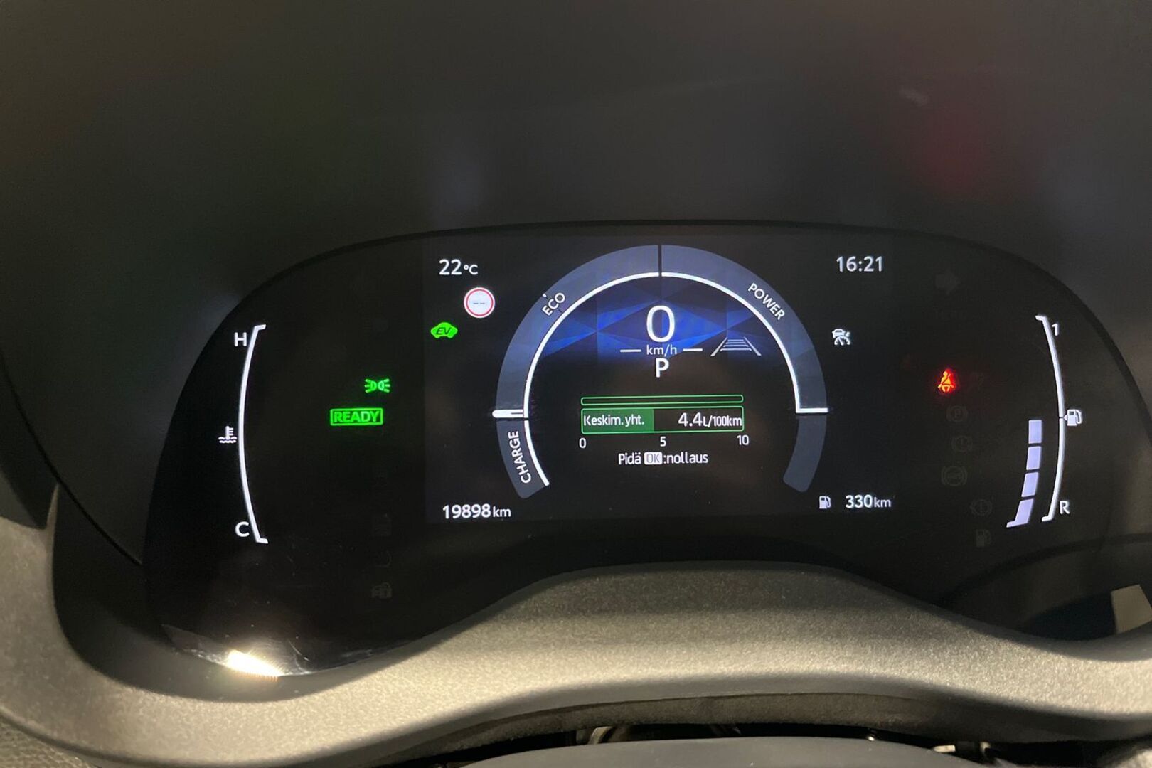 TOYOTA Yaris Cross 15