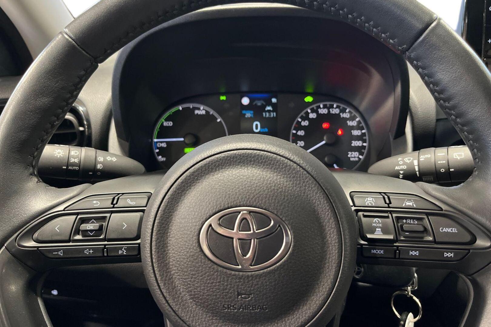 TOYOTA YARIS 14