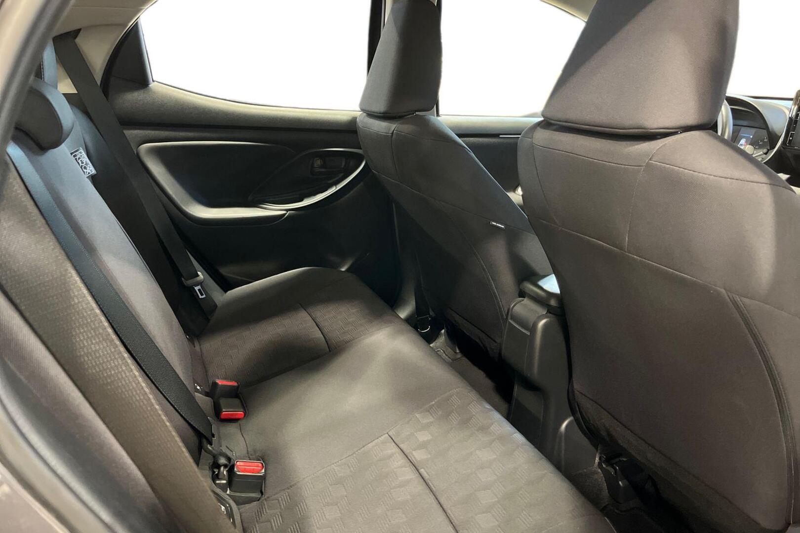TOYOTA YARIS 18