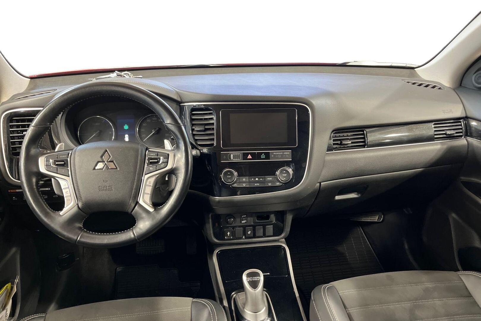 MITSUBISHI Outlander PHEV 10