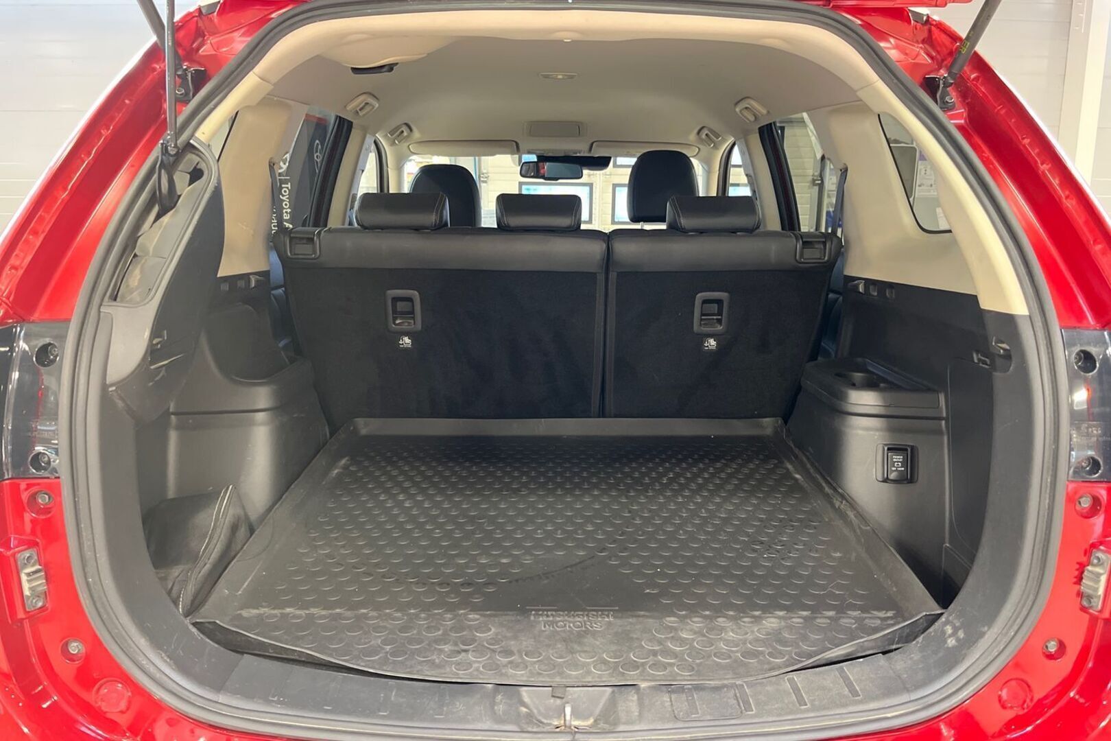 MITSUBISHI Outlander PHEV 15