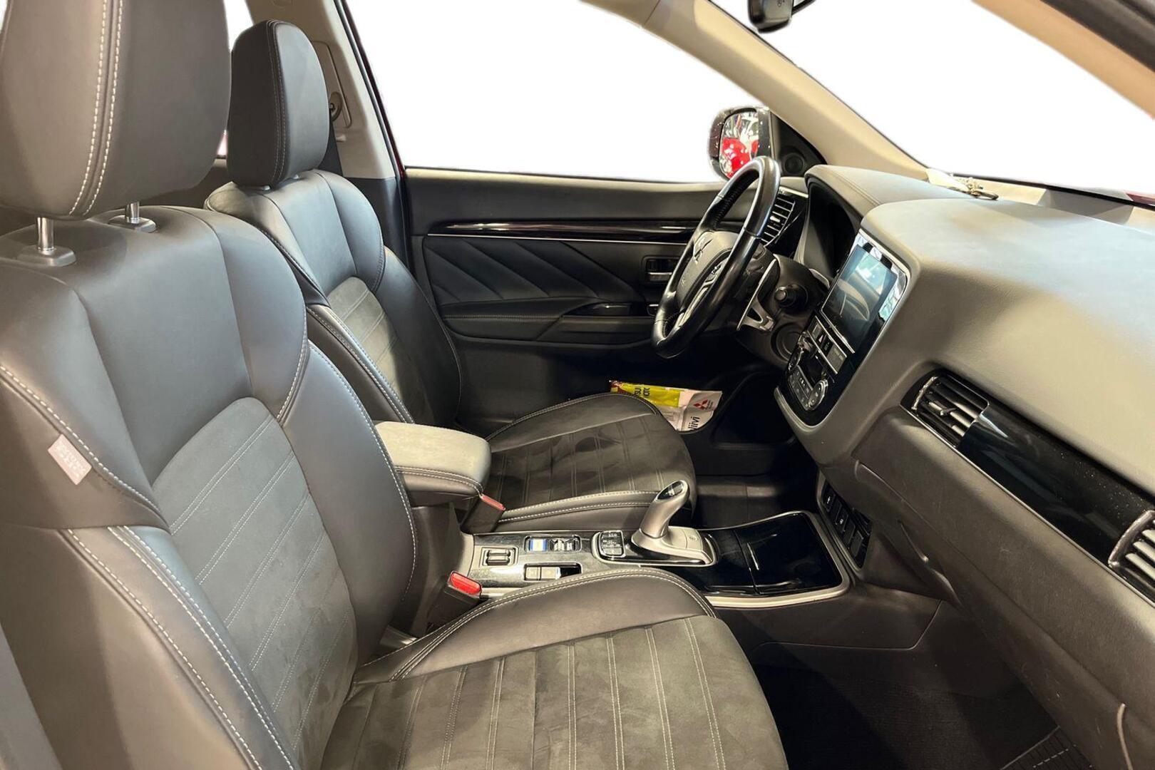MITSUBISHI Outlander PHEV 17