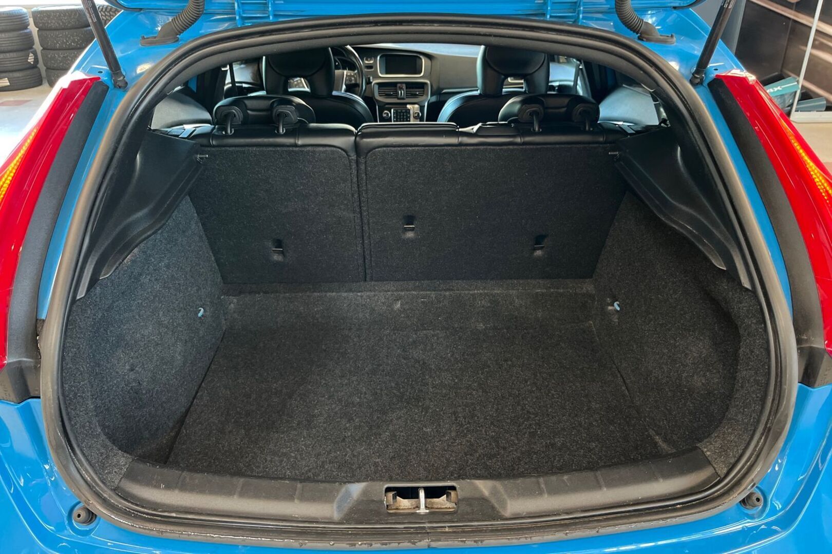 VOLVO V40 10