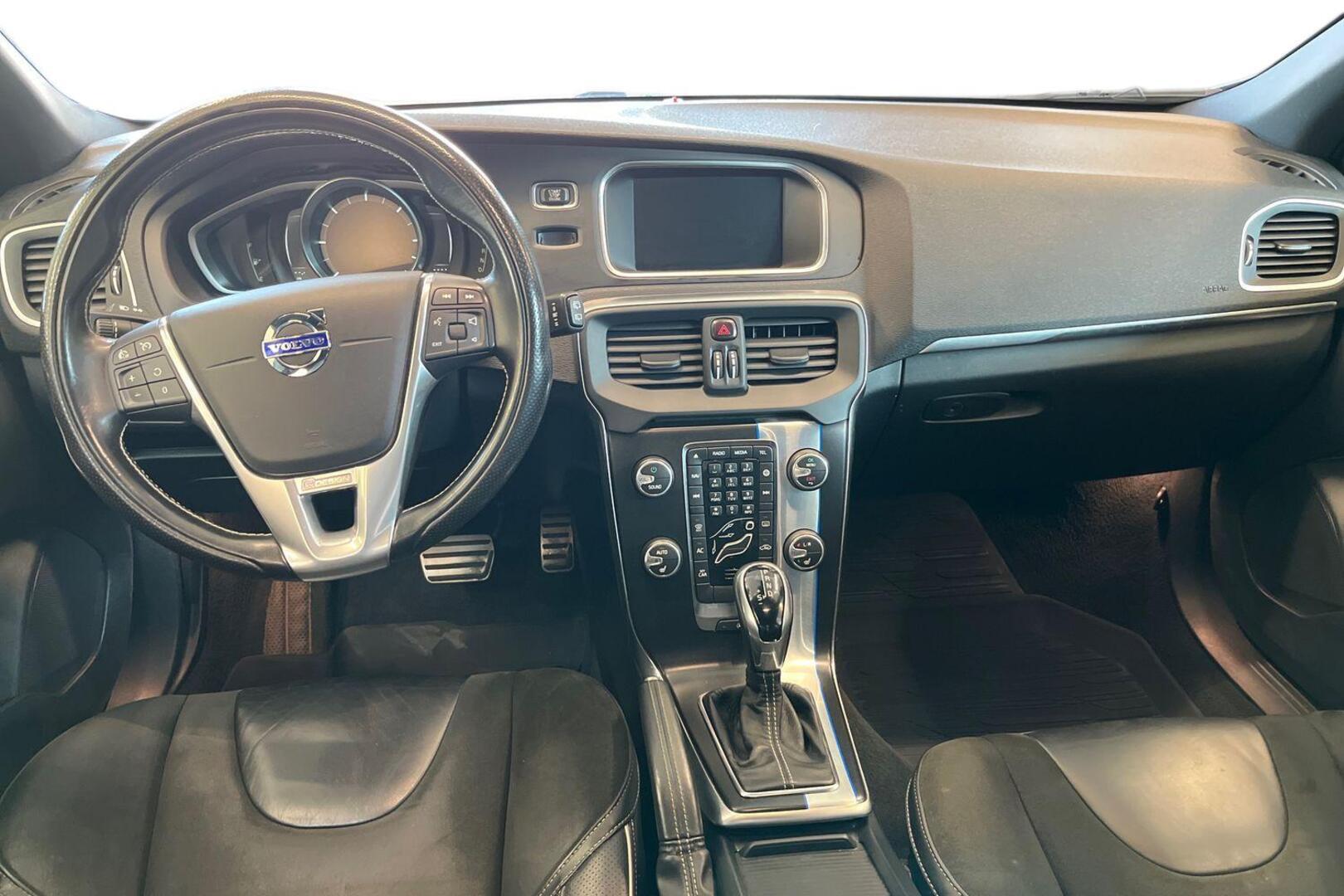 VOLVO V40 12