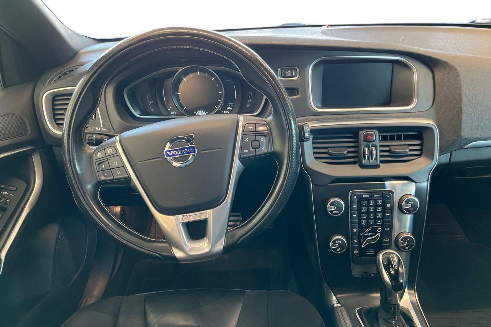 VOLVO V40 13
